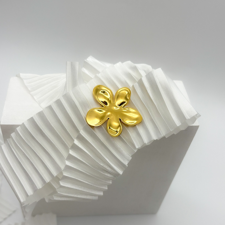 Gold Daisy Brooch Pin