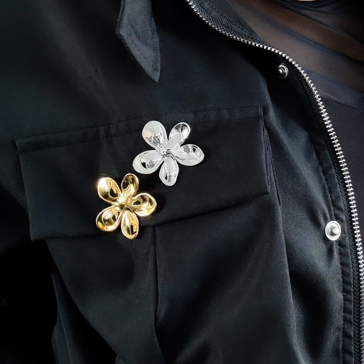 Gold Daisy Brooch Pin