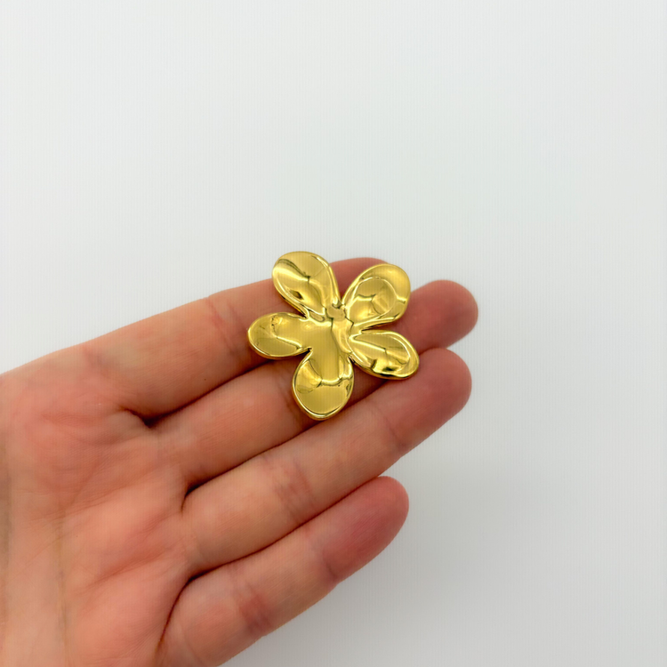 Gold Daisy Brooch Pin