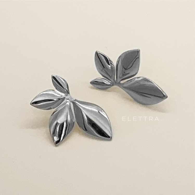 Silver leaf Stud earrings