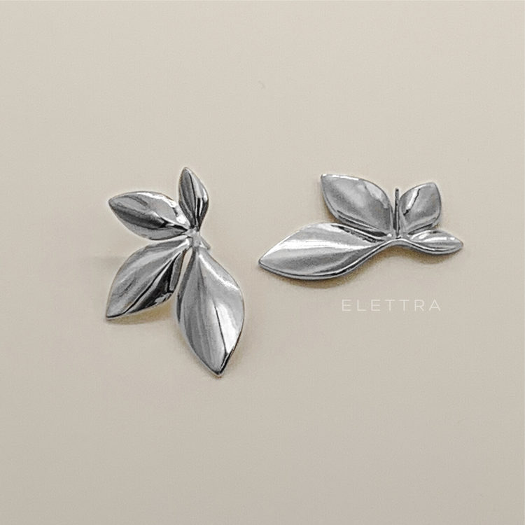 Silver leaf Stud earrings