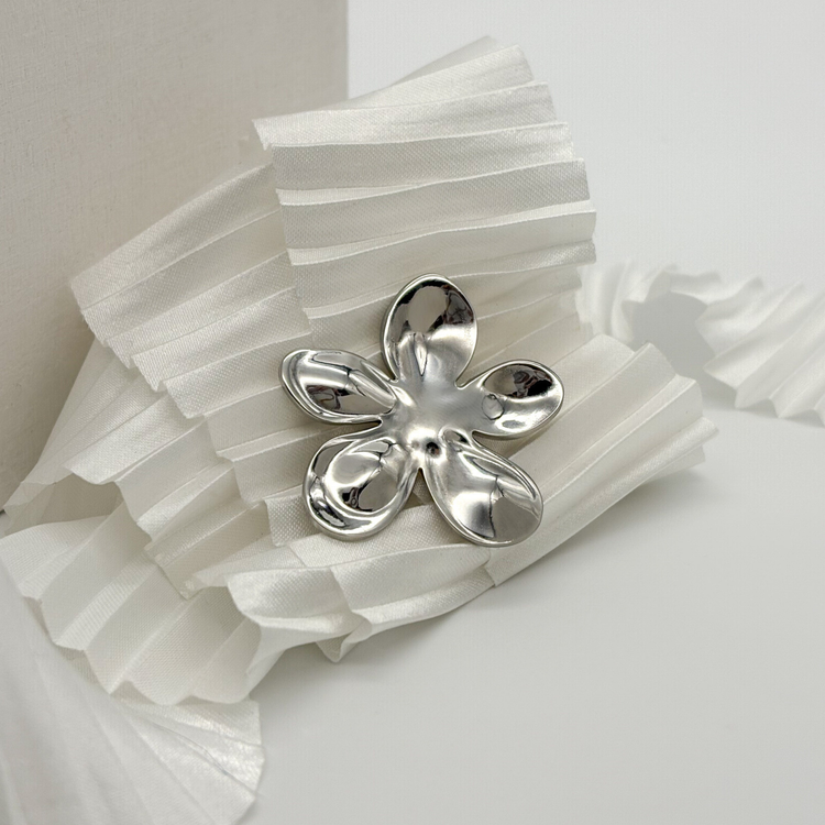 Silver Daisy Brooch Pin