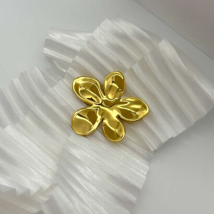 Gold Daisy Brooch Pin