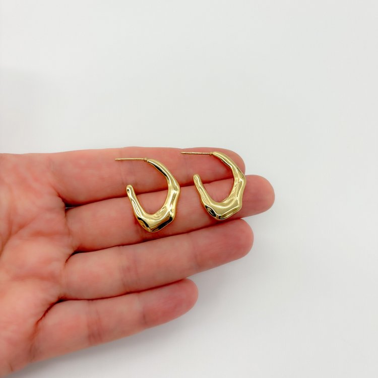Gold Wave C-Shape Earrings